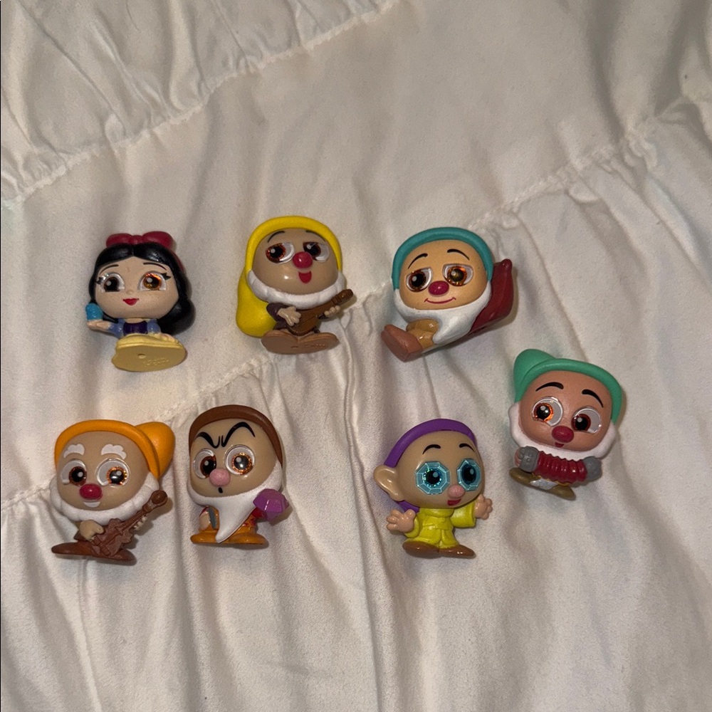 Disney Snow White and the Seven Dwarfs Mini Figure Set